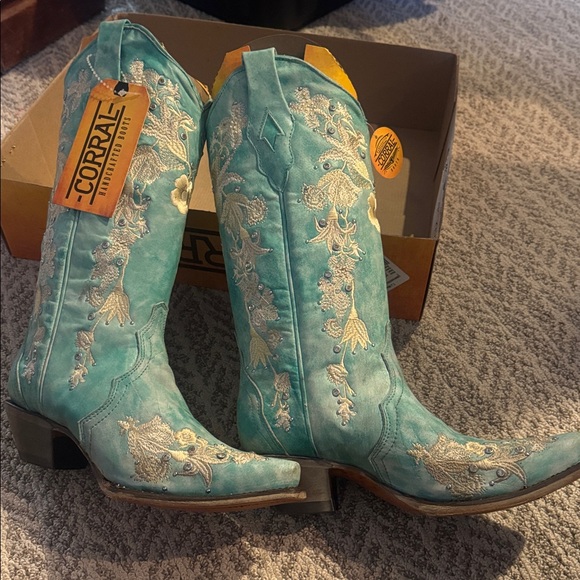 CORRAL BOOTS
Leather Embroidered Floral Western Boots 7.5 turquoise - Picture 9 of 10